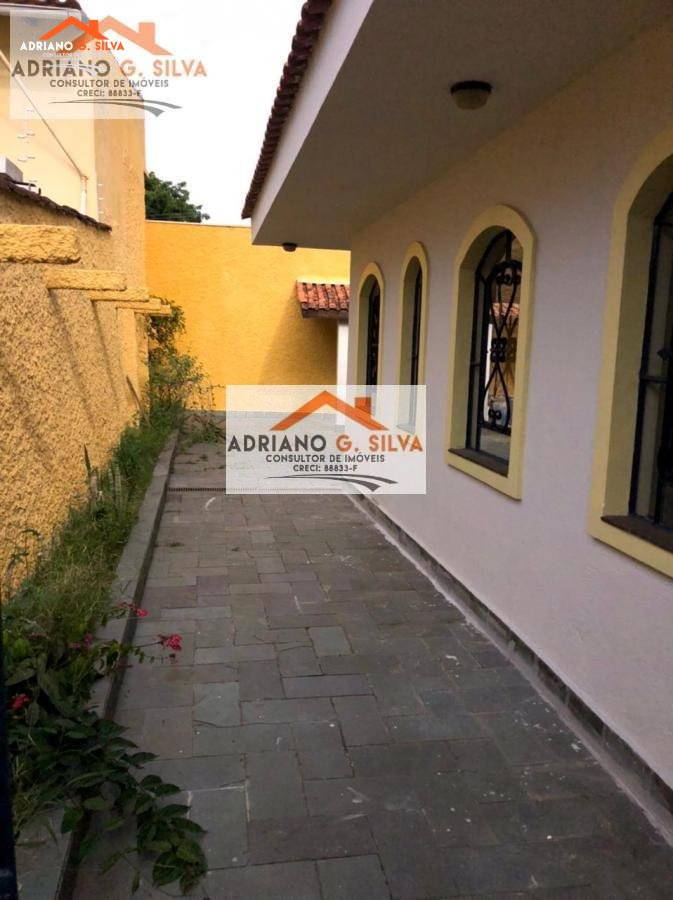 Casa para Venda em Embu das Artes / SP no bairro Centro - ADRIANO CONSULTOR DE IMÓVEIS