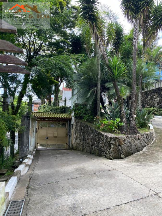 Casa para Venda em Embu das Artes / SP no bairro CERCADO GRANDE - ADRIANO CONSULTOR DE IMÓVEIS