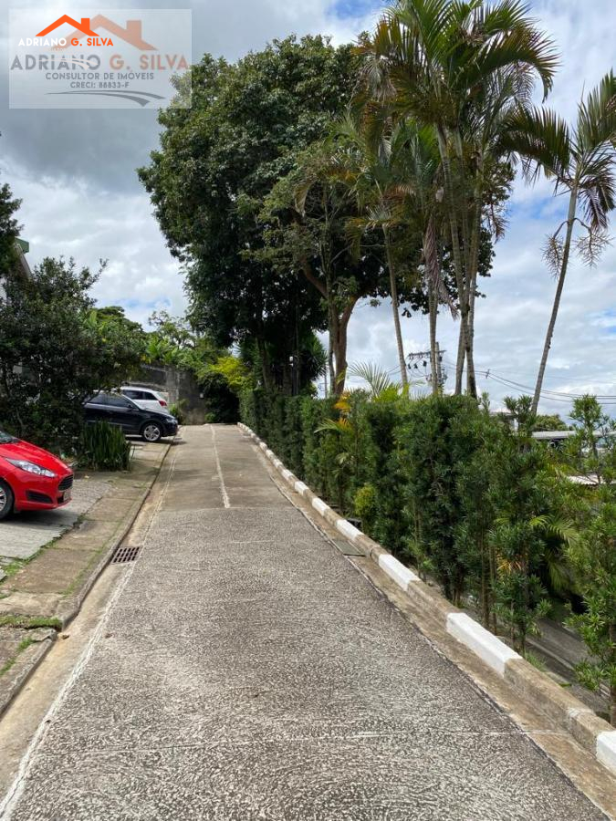 Casa para Venda em Embu das Artes / SP no bairro CERCADO GRANDE - ADRIANO CONSULTOR DE IMÓVEIS