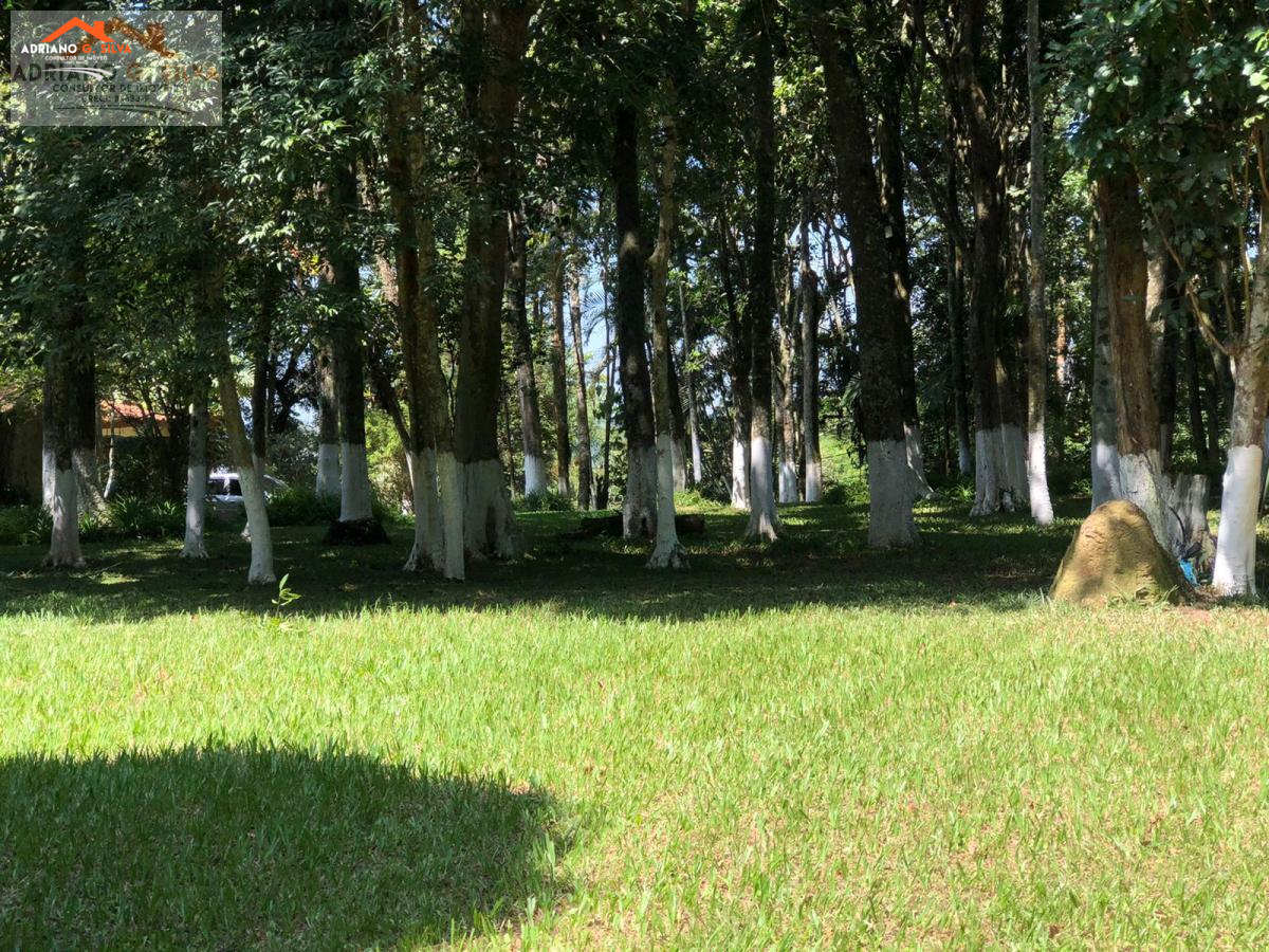 Chalé para Venda em Embu das Artes / SP no bairro BOSQUE DO EMBU - ADRIANO CONSULTOR DE IMÓVEIS