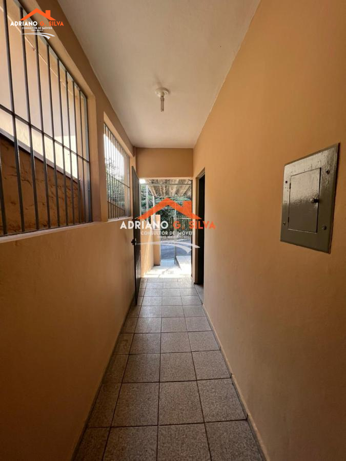 Casa para Locação em Embu das Artes / SP no bairro CERCADO GRANDE - ADRIANO CONSULTOR DE IMÓVEIS