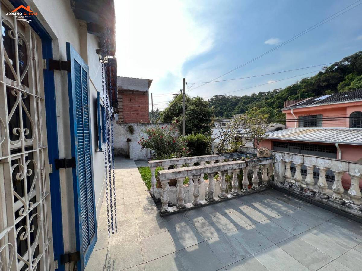 Casa à venda em Embu das Artes, Centro, com 3 quartos, 250,00m² - ADRIANO CONSULTOR DE IMÓVEIS
