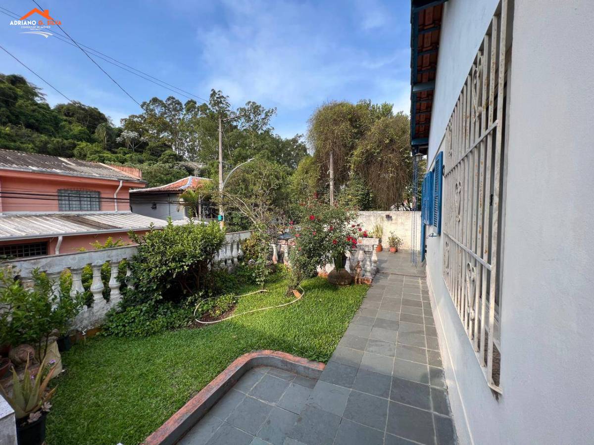 Casa à venda em Embu das Artes, Centro, com 3 quartos, 250,00m² - ADRIANO CONSULTOR DE IMÓVEIS