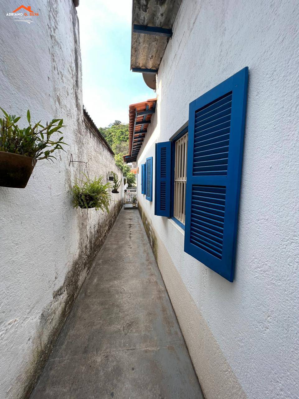 Casa à venda em Embu das Artes, Centro, com 3 quartos, 250,00m² - ADRIANO CONSULTOR DE IMÓVEIS