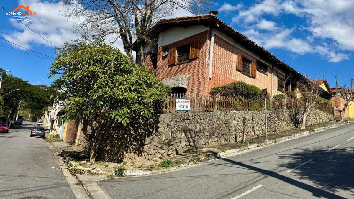 Casa em Embu das Artes, Embuema, com 4 quartos, 253,53m² - ADRIANO CONSULTOR DE IMÓVEIS