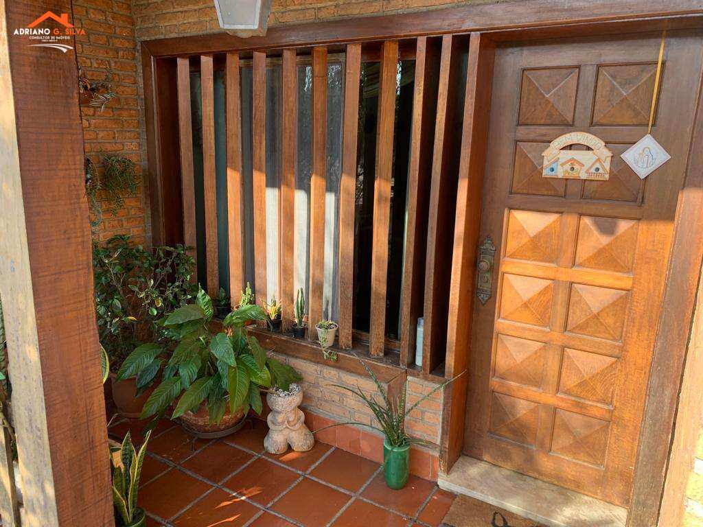 Casa à venda em Embu das Artes, Embuema, com 4 quartos, 253,53m² - ADRIANO CONSULTOR DE IMÓVEIS
