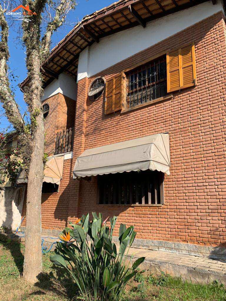 Casa em Embu das Artes, Embuema, com 4 quartos, 253,53m² - ADRIANO CONSULTOR DE IMÓVEIS