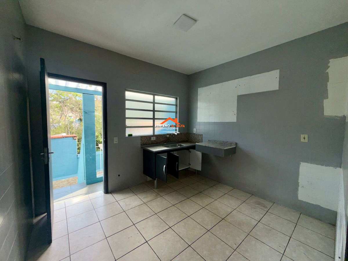 Casa bem localizada - ADRIANO CONSULTOR DE IMÓVEIS