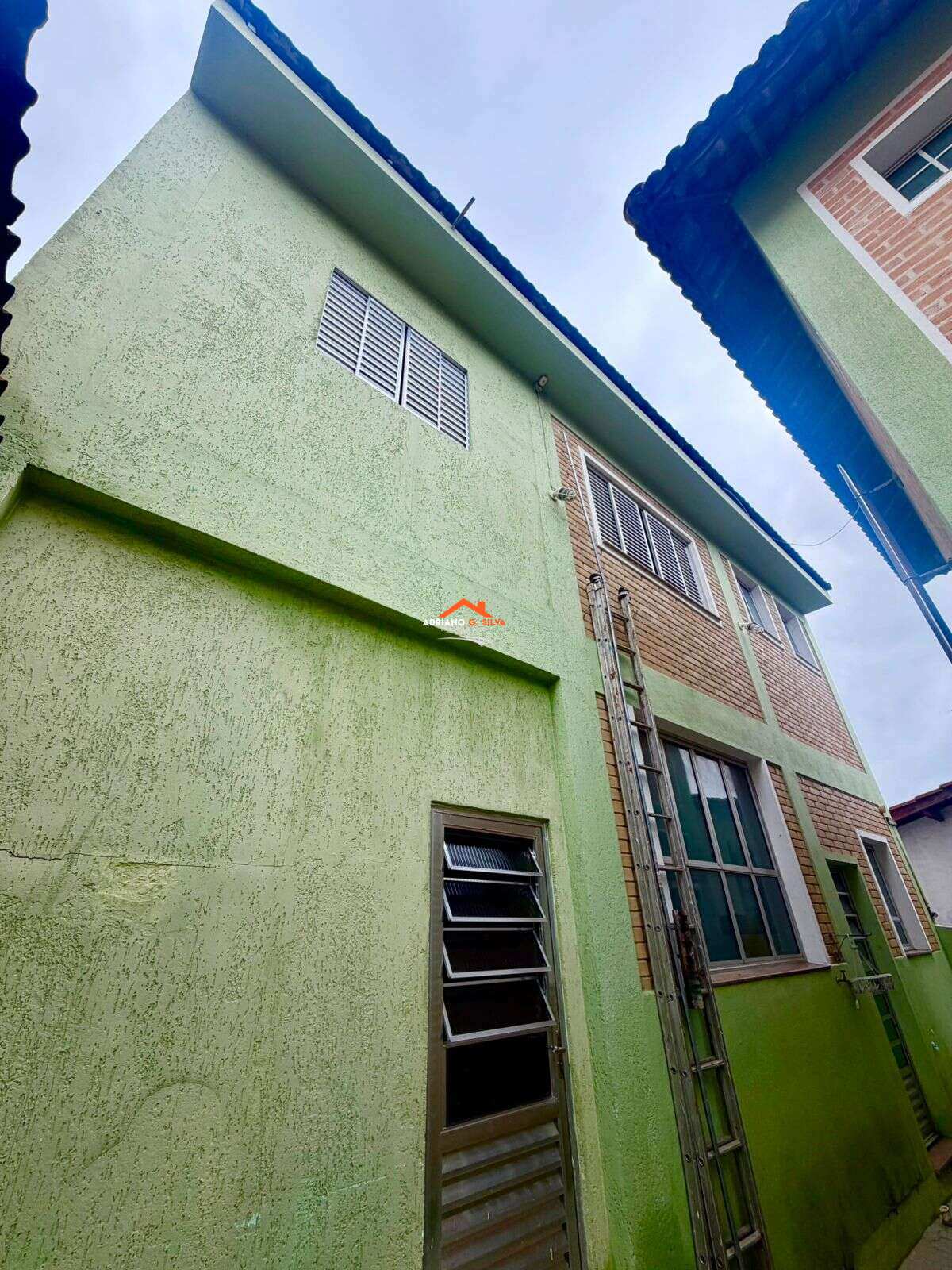 Casa à venda em Embu das Artes, Maria Auxiliadora, com 4 quartos, 300,00m² - ADRIANO CONSULTOR DE IMÓVEIS