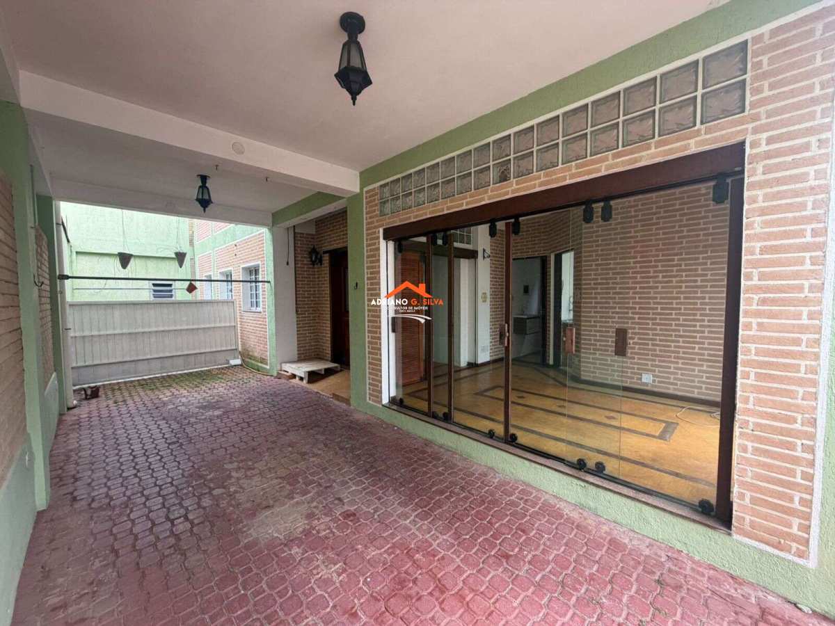 Casa à venda em Embu das Artes, Maria Auxiliadora, com 4 quartos, 300,00m² - ADRIANO CONSULTOR DE IMÓVEIS