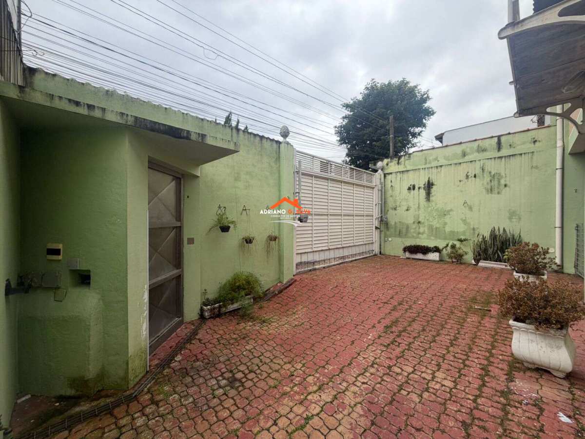 Casa à venda em Embu das Artes, Maria Auxiliadora, com 4 quartos, 300,00m² - ADRIANO CONSULTOR DE IMÓVEIS