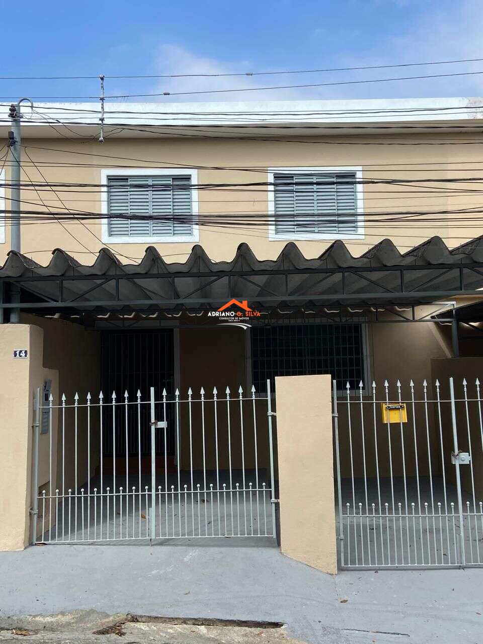 Casa para Locação em Embu das Artes / SP no bairro CERCADO GRANDE - ADRIANO CONSULTOR DE IMÓVEIS