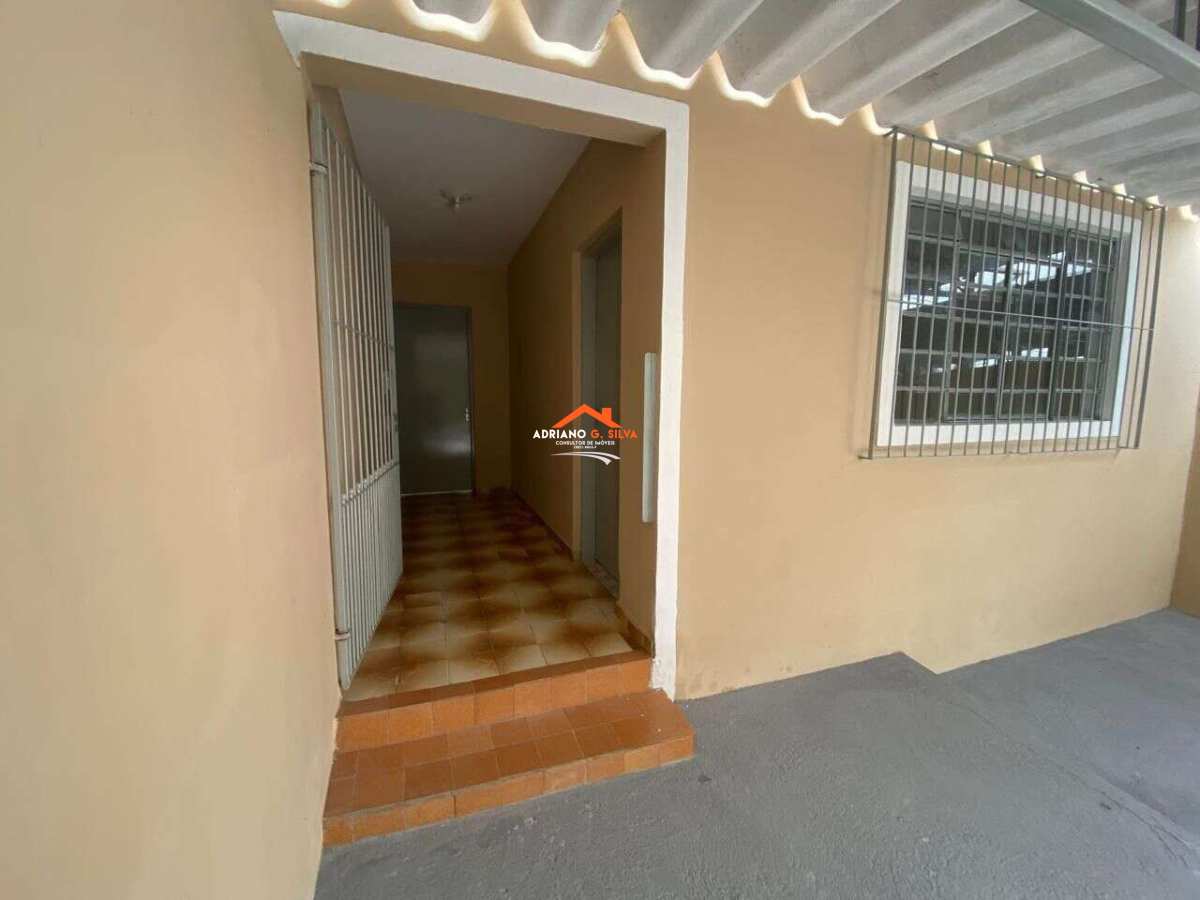 Casa para Locação em Embu das Artes / SP no bairro CERCADO GRANDE - ADRIANO CONSULTOR DE IMÓVEIS
