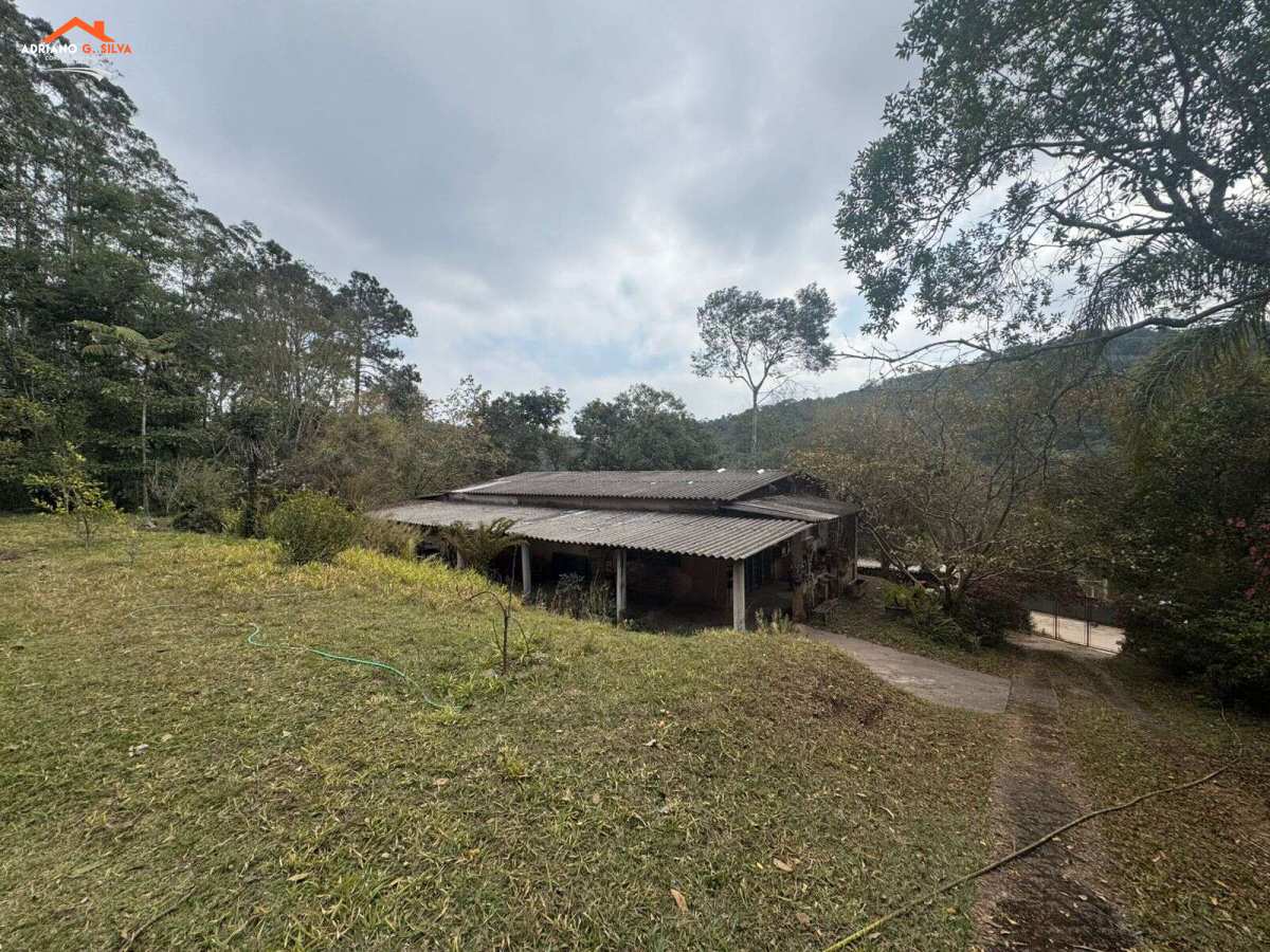 Chácara à venda em Cotia, Ressaca, com 3 quartos, 120,00m² - ADRIANO CONSULTOR DE IMÓVEIS