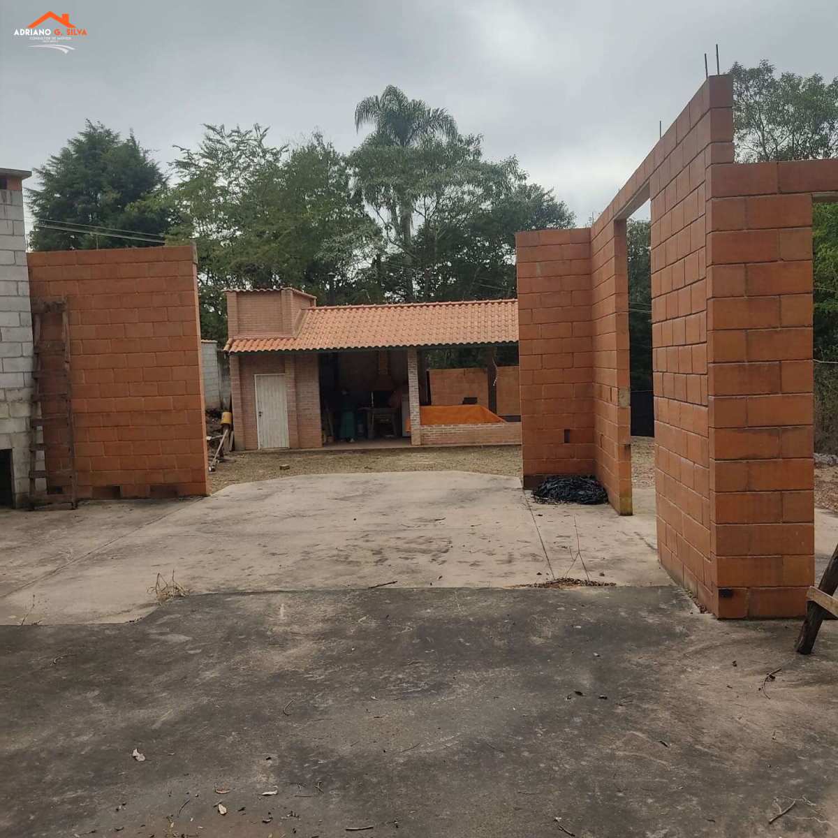 Chácara à venda em Embu das Artes, Invernada, 1.000,00m² - ADRIANO CONSULTOR DE IMÓVEIS